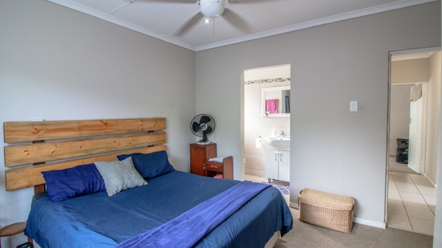 6 Bedroom Property for Sale in Kidds Beach Eastern Cape